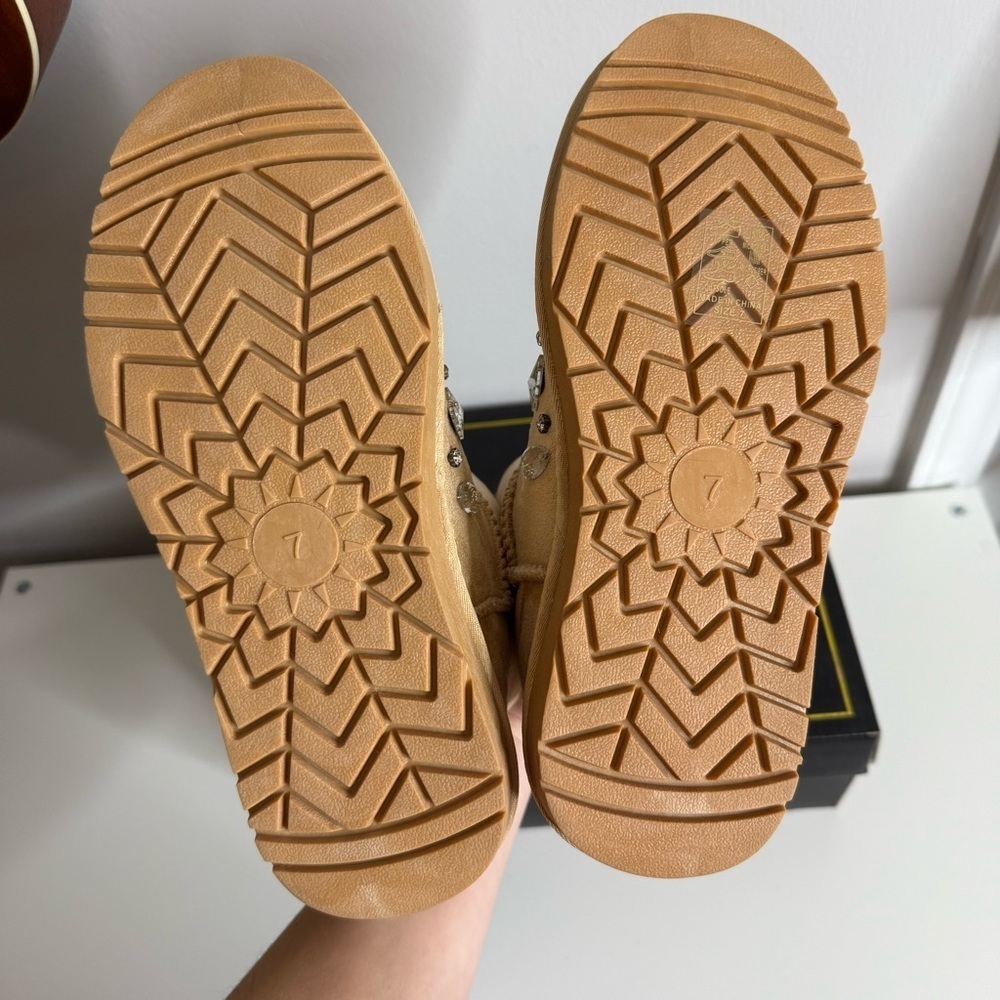 Azalea Wang - Tan Women's Winter Boots with Crystal Embellishments NWB US 7 - Picture 7 of 10